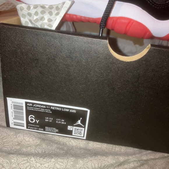 Air Jordan 11 Retro (6Y) NWT - Picture 5 of 9